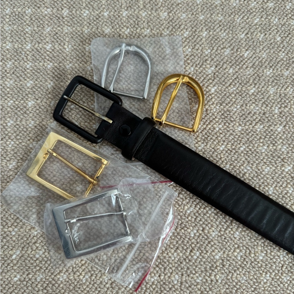 Brown leather belt with FIVE interchangeable buckles, size S